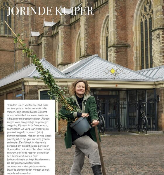 Hovenier en groenontwerper Jorinde Kuiper in de Haarlemse binnenstad